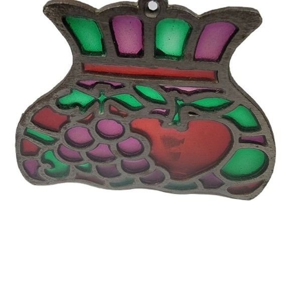 VINTAGE FRUIT BASKET CAST IRON TRIVET JAPAN STAINED GLASS LAMPSHADE APPLE GRAPES - Picture 2 of 5